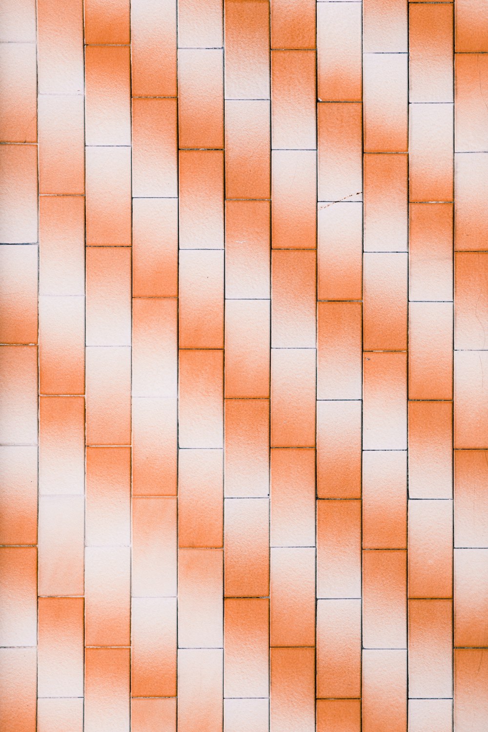 주황색과 흰색 블록 벽지