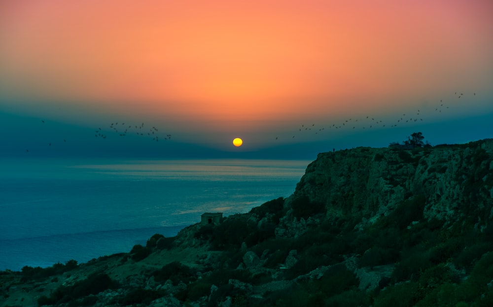 coucher de soleil au bord de la mer