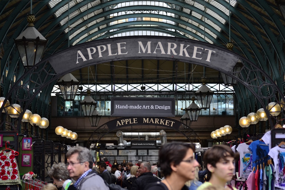 apple market signage