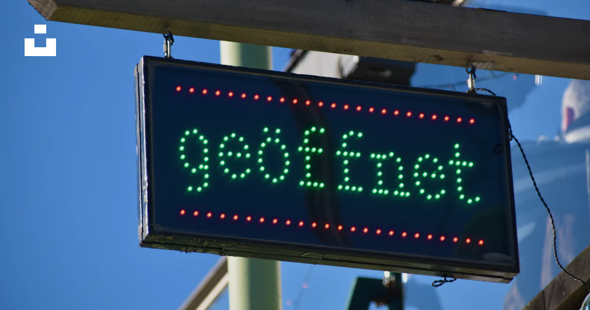 Geoffnet Postmark Geoffnet Signalétique LED photo – Image gratuite de Am Hafen 53 sur ...