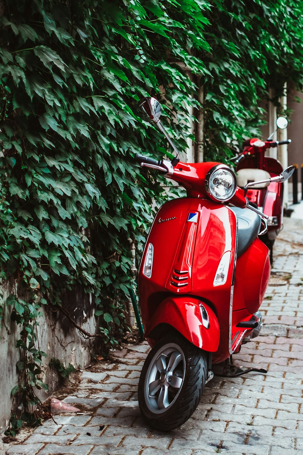 scooter automático vermelho