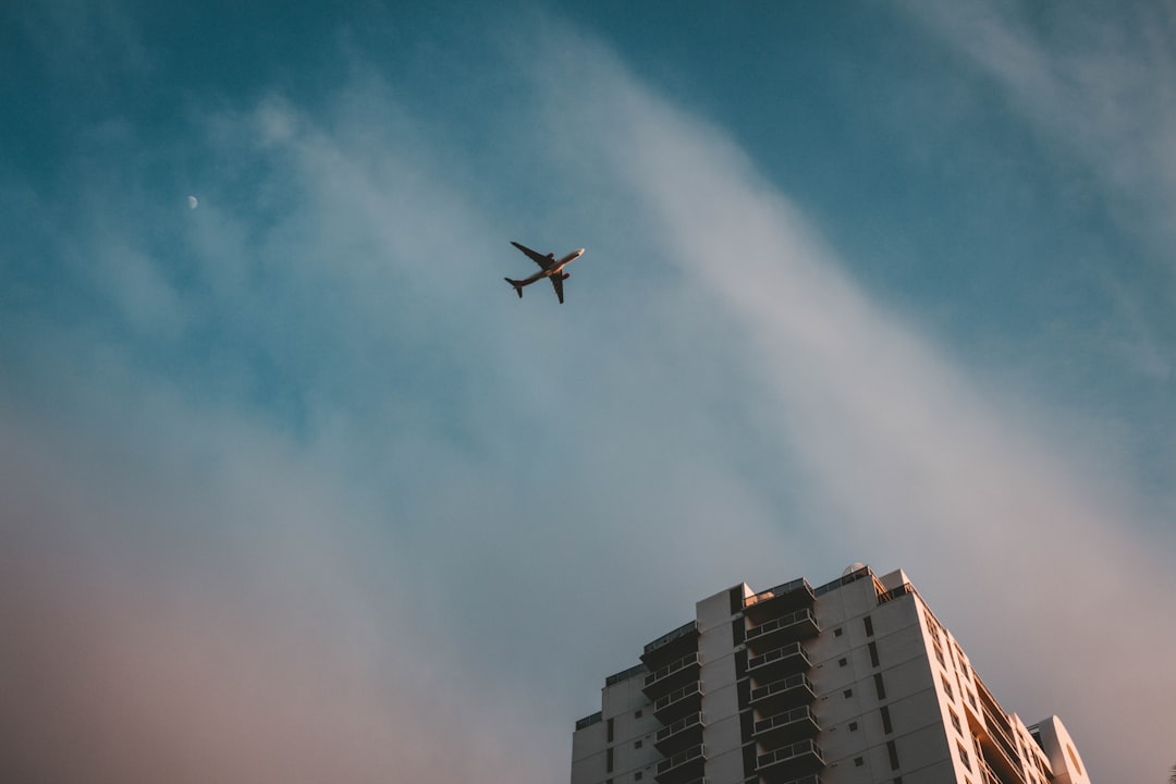 airplane flying during daytime