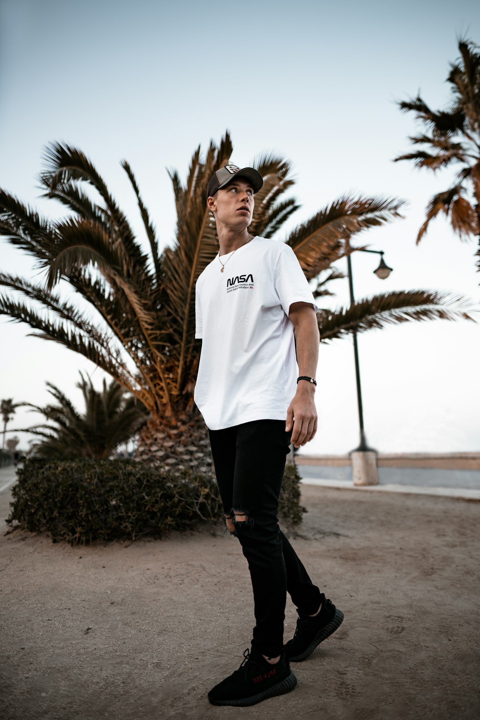 Sony a7R II + Sigma 24mm F1.4 DG HSM Art sample photo. Men's white crew-neck shirt photography