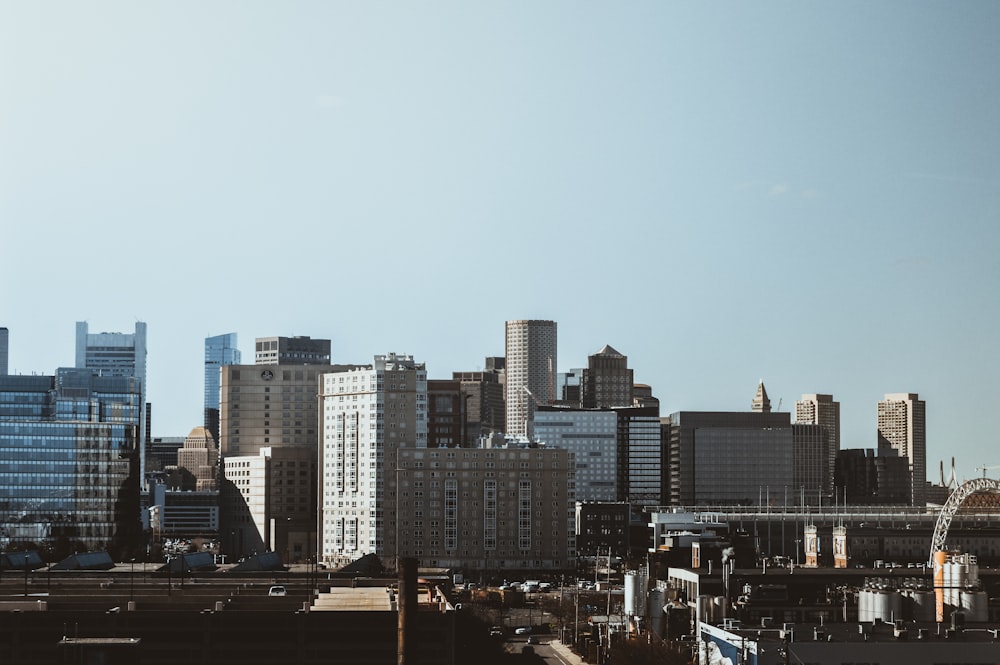 Photo des bâtiments de la ville pendant la journée