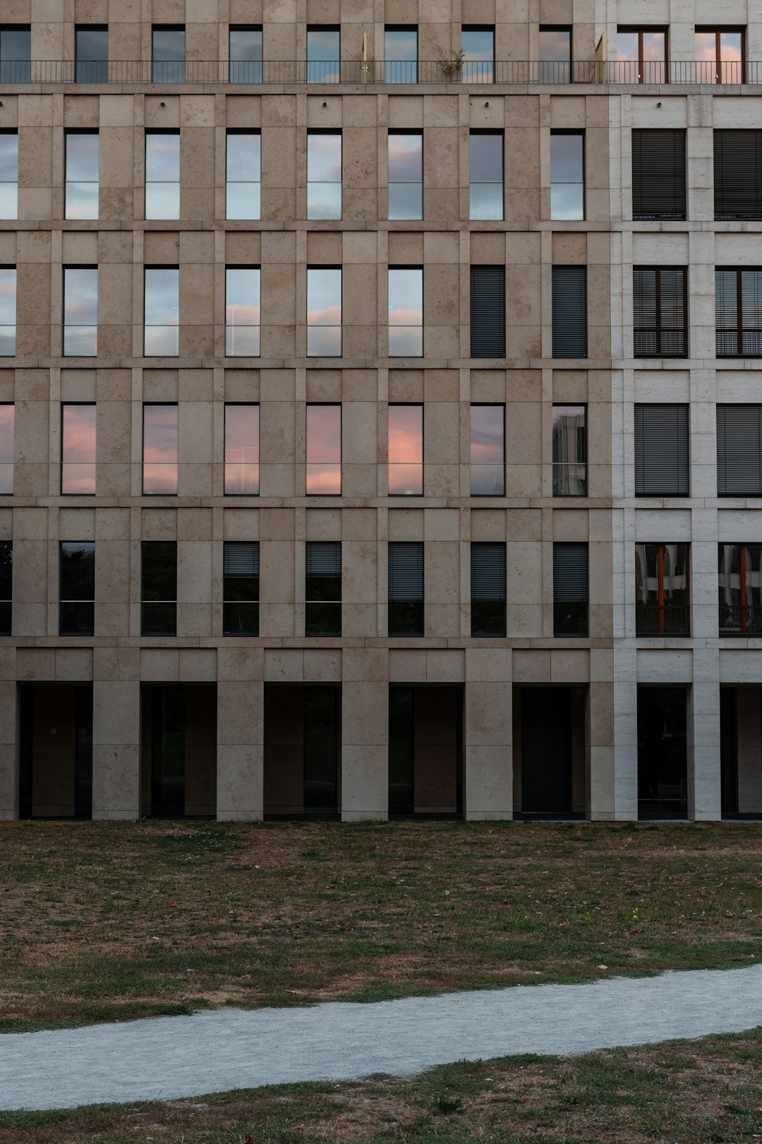 gray and white concrete building