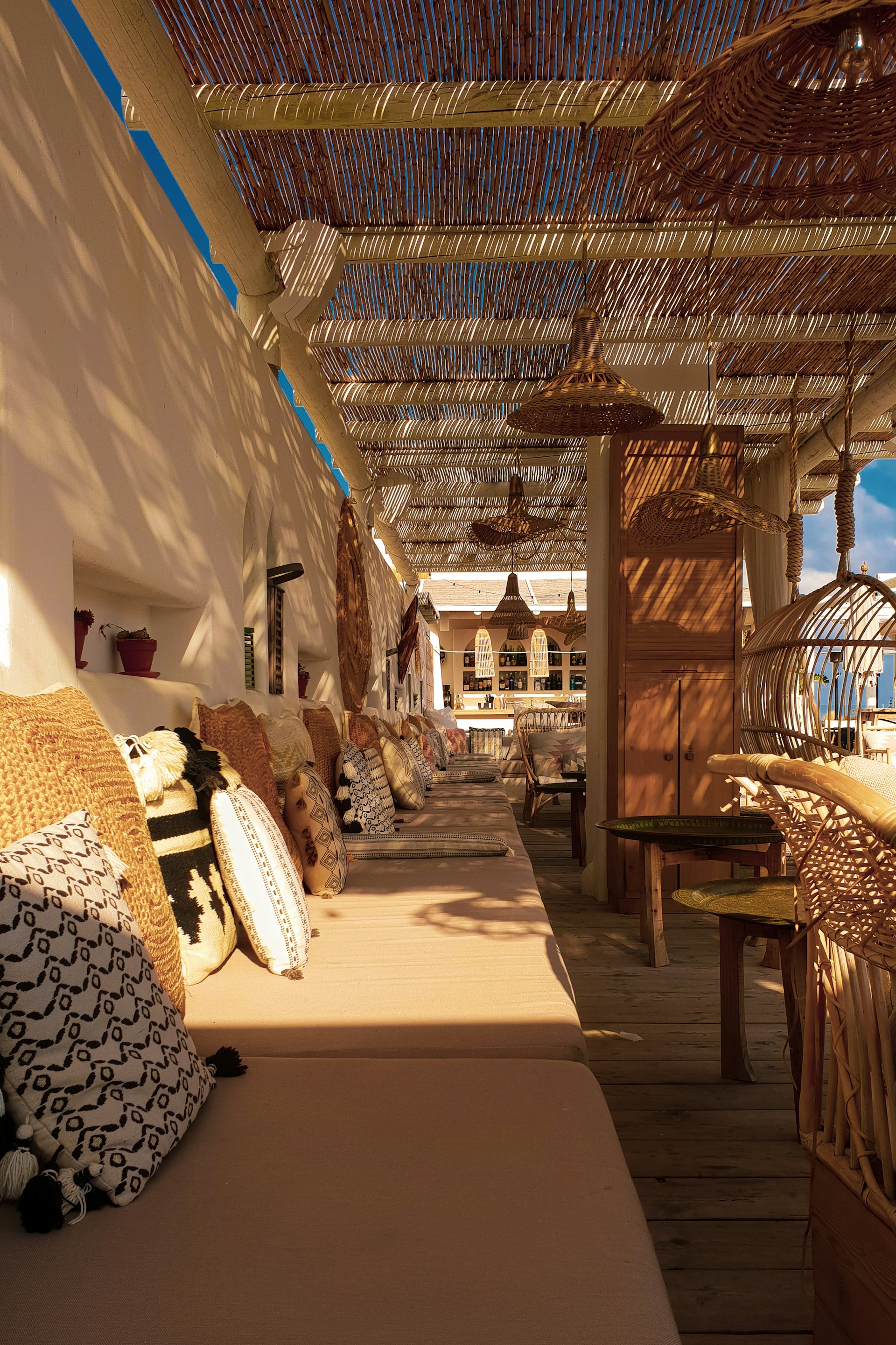 black and white bed linen