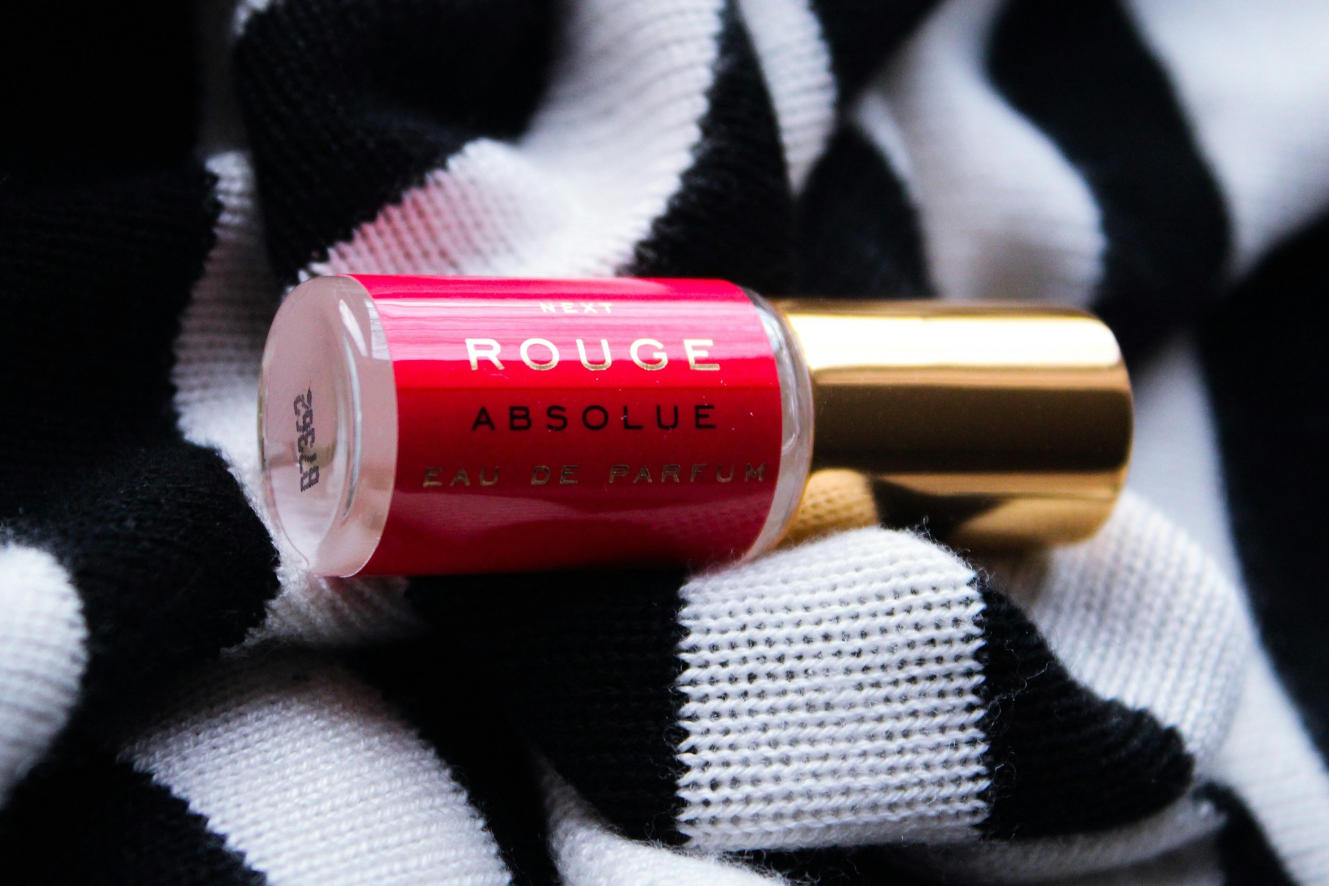 gray computer monitor