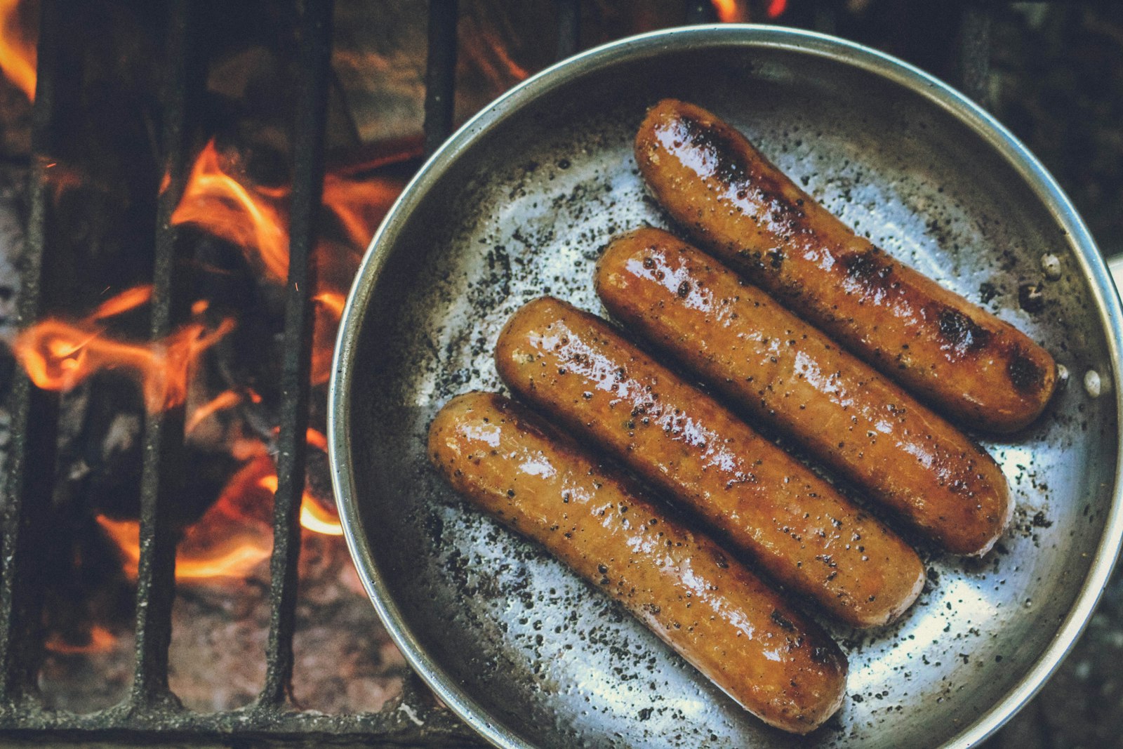 Canon EOS 1200D (EOS Rebel T5 / EOS Kiss X70 / EOS Hi) + Canon EF 28-90mm f/4-5.6 sample photo. Cooked sausage on round photography