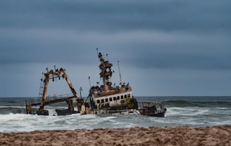 two boat in the sea during daytime