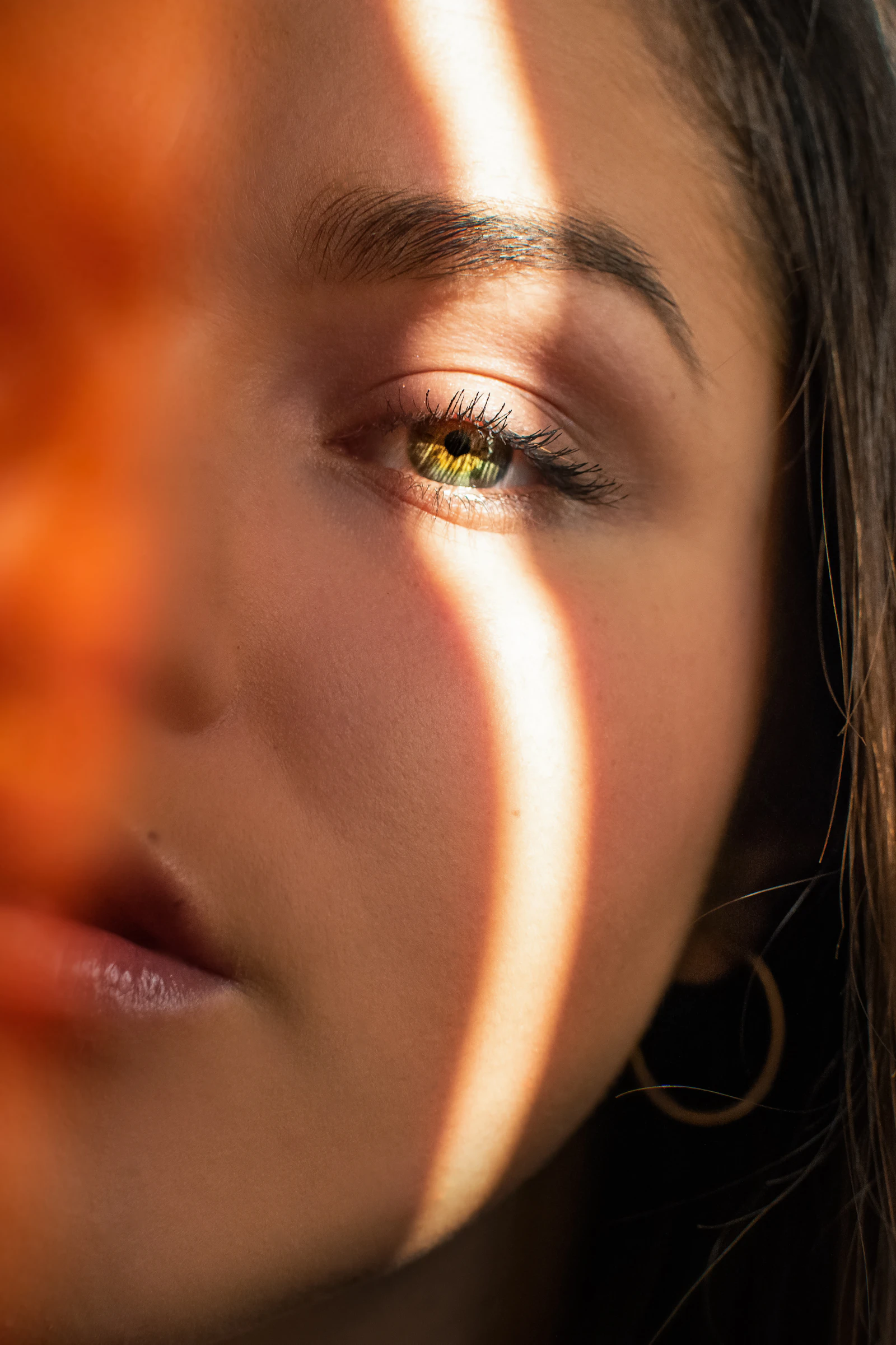 Contouring e illuminante: le tecniche per valorizzare i lineamenti