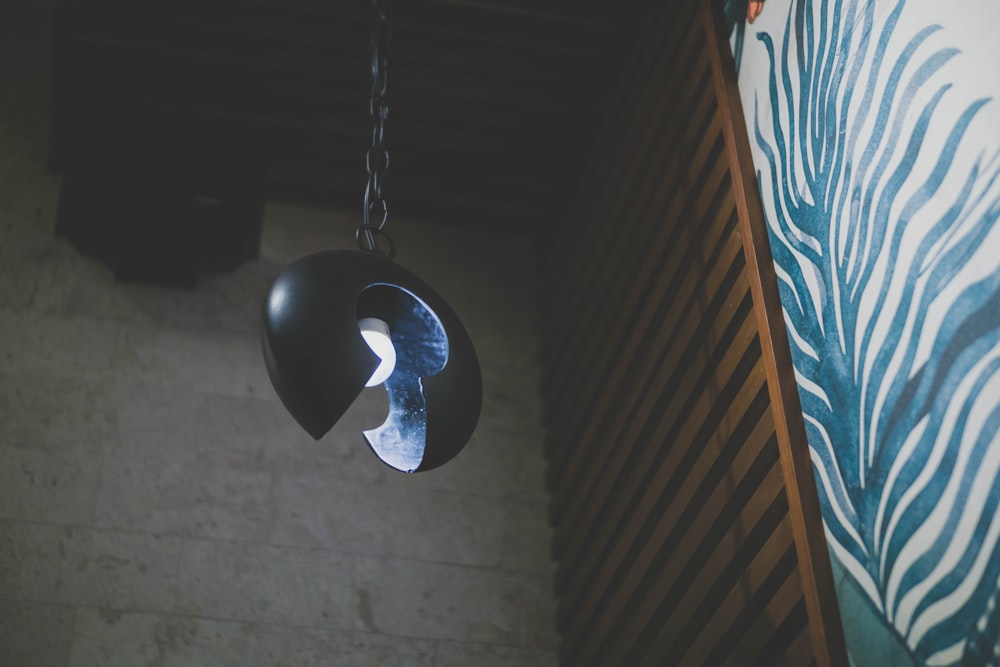 black pendant lamp