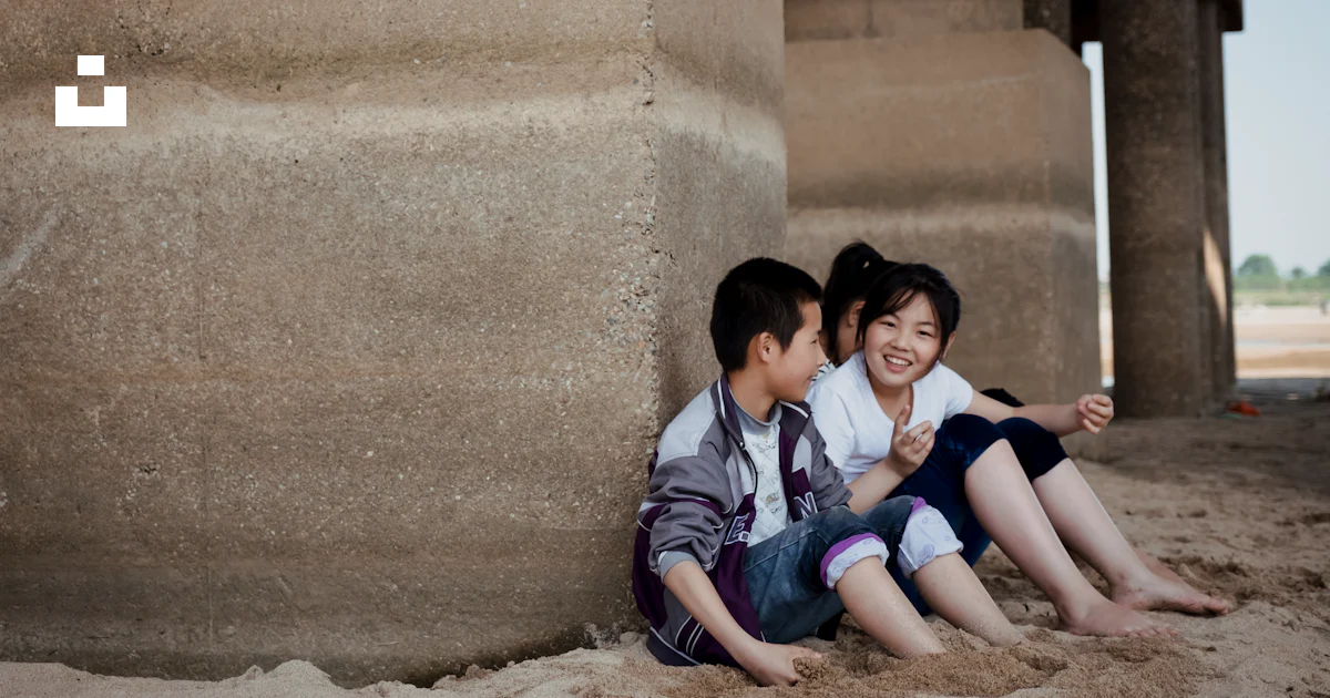 Behind Post Children hiding behind post photo – Free Human Image on Unsplash