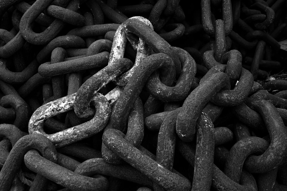 grayscale photography of metal chain
