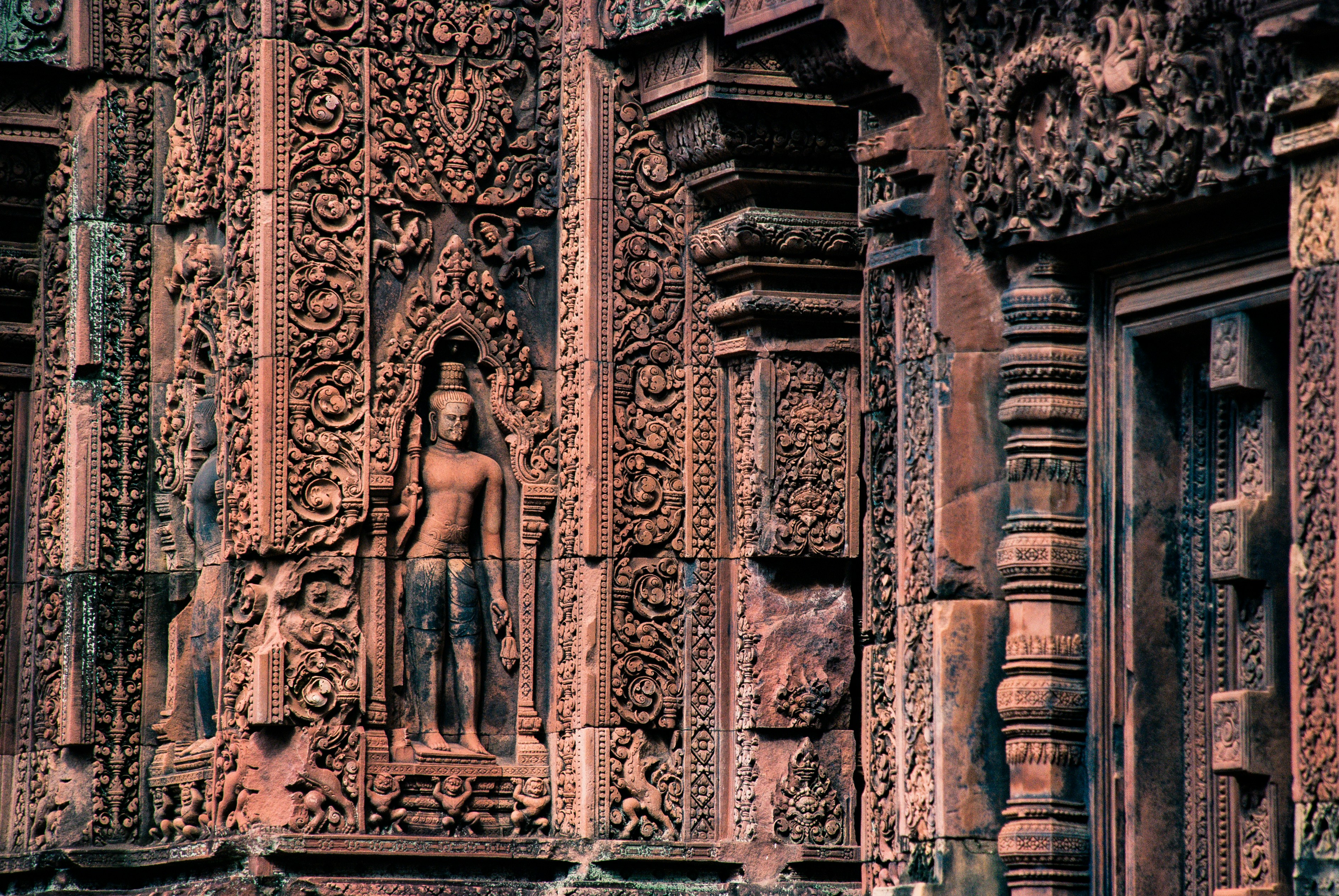 male statue on brown concrete building