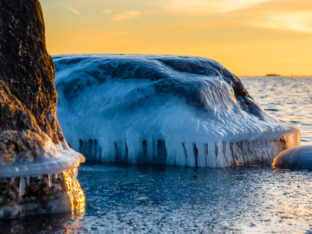 wave of water during daytime