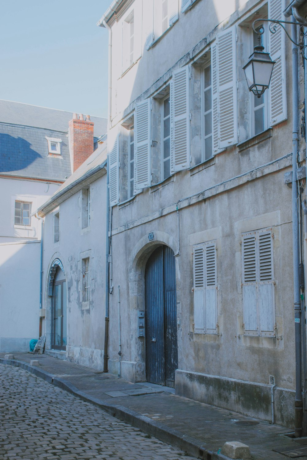 Bâtiment en béton gris