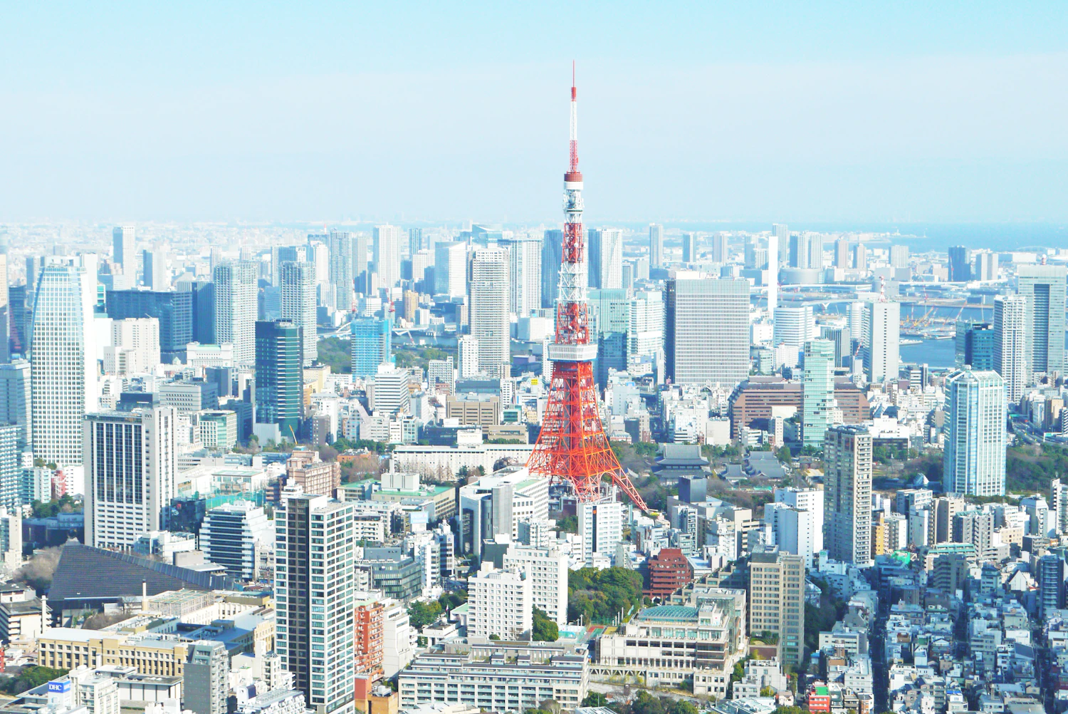 日間的東京鐵塔與東京城市景觀