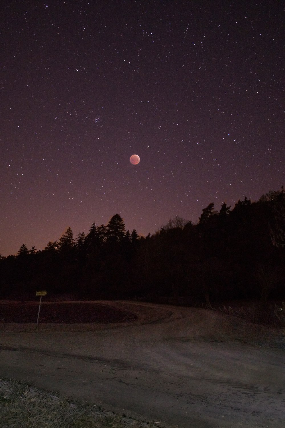 the night sky with the moon in the distance