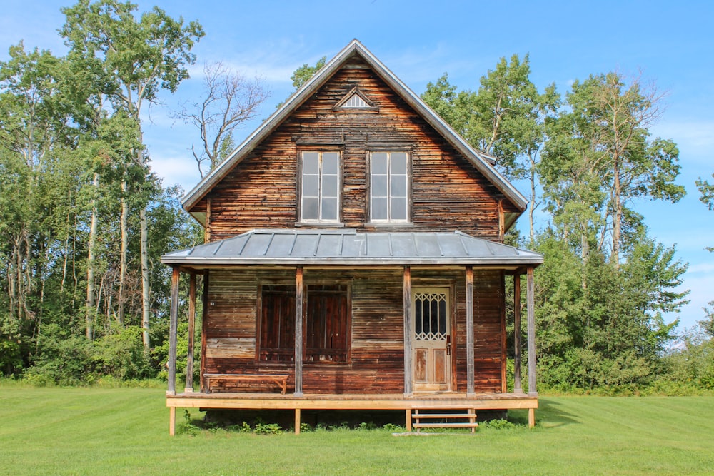 brown wooden 2-storey house during daytime