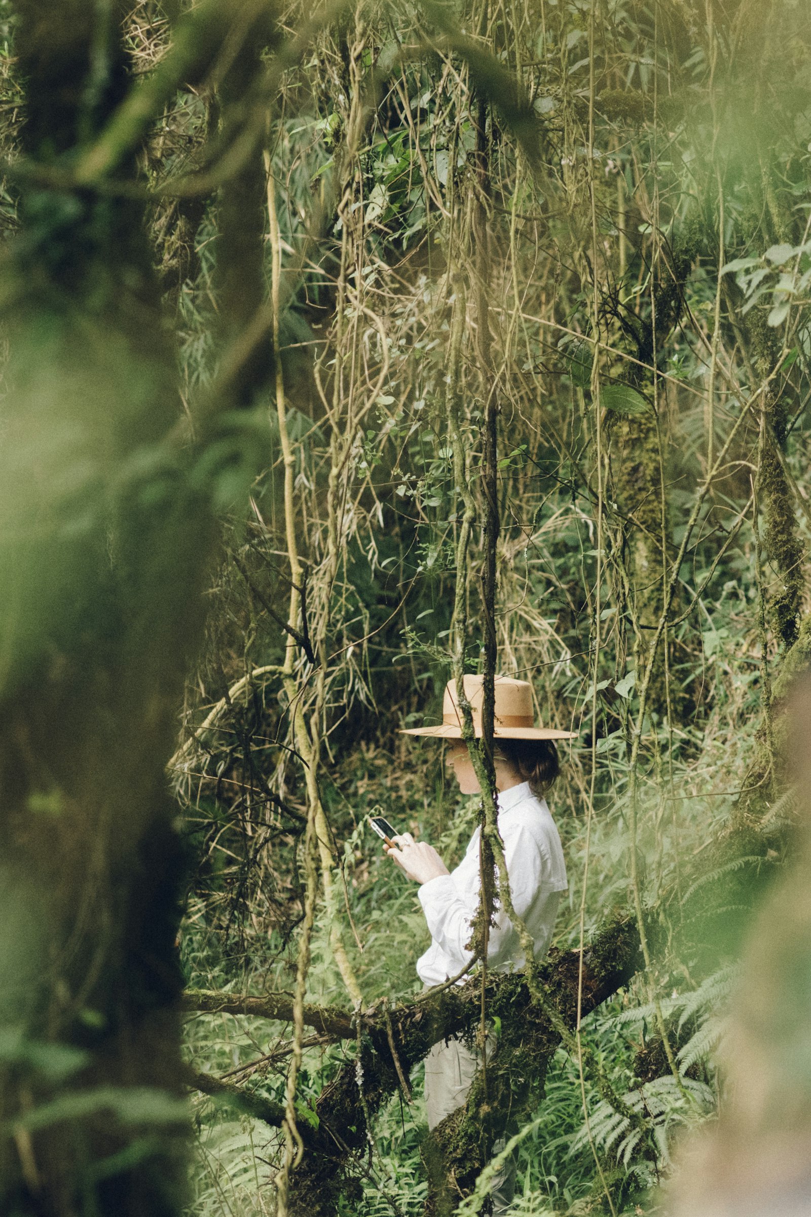 Sony a7R II + Sony FE 85mm F1.4 GM sample photo. Woman wearing beige hat photography