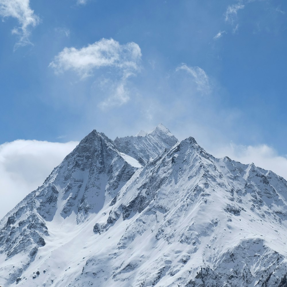 白い山の風景写真