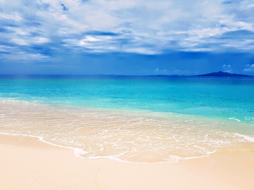 mare calmo durante il giorno