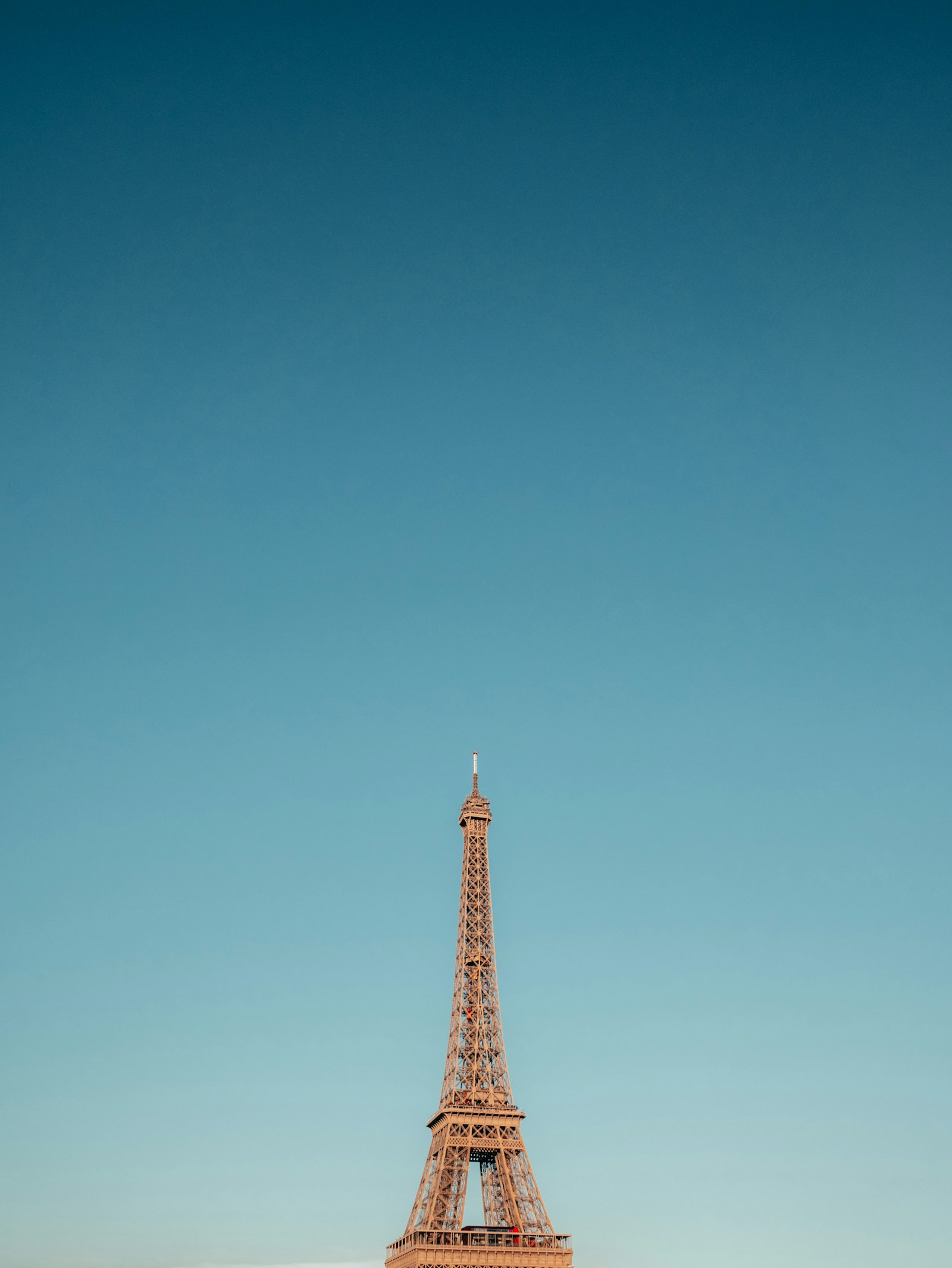 LEICA DG SUMMILUX 15/F1.7 sample photo. Eiffel tower, paris photography