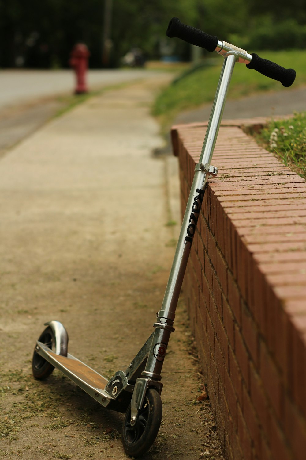 gray Razor kick scooter