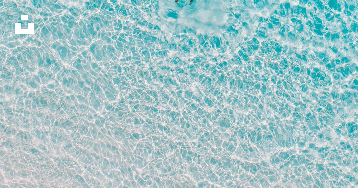 Foto zum Thema Vogelperspektive auf den Menschen auf dem Körperwasser