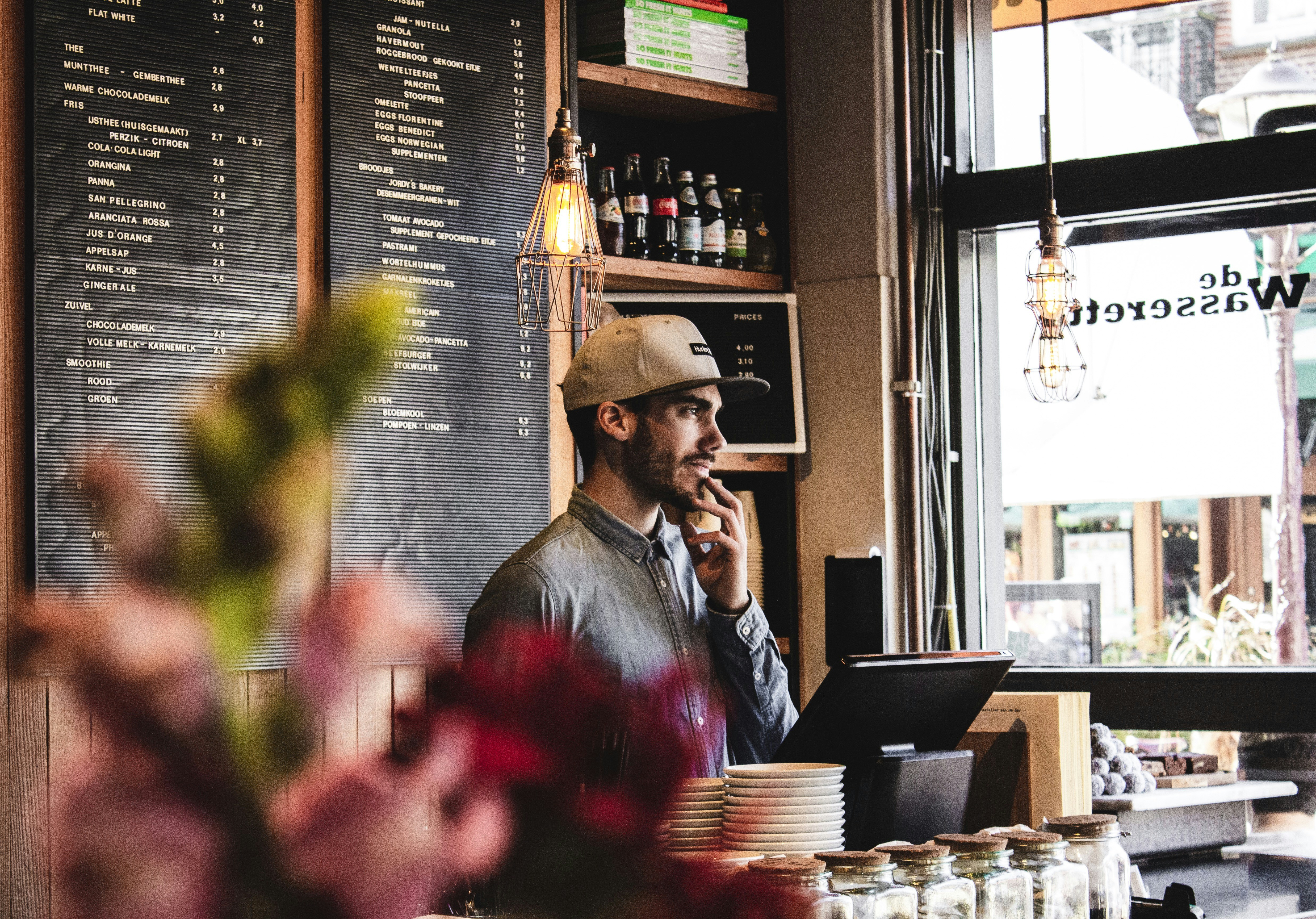 https://images.unsplash.com/photo-1551529563-fce9529e67ac?ixid=M3w2MjYzNjJ8MHwxfHNlYXJjaHw1fHxSZXN0YXVyYW50JTIwU2VydmljZSUzQXxlbnwwfDB8fHwxNzIwNDg4NjI4fDA&ixlib=rb-4.0.3