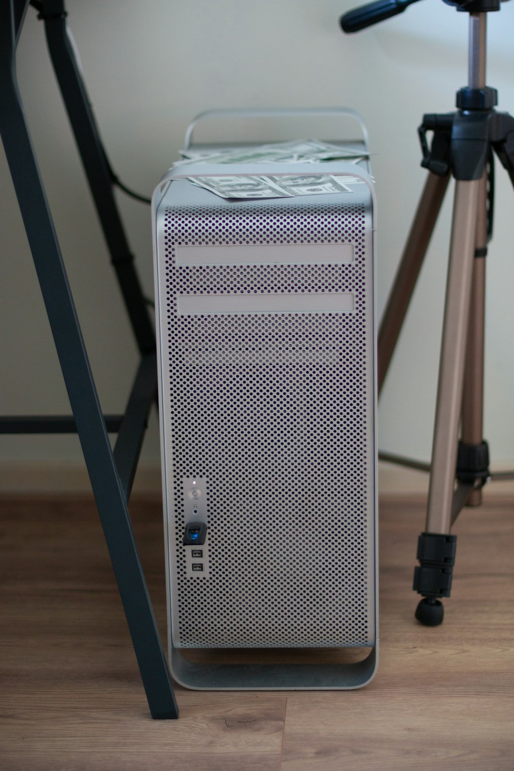 gray Apple Power Mac beside white painted wall