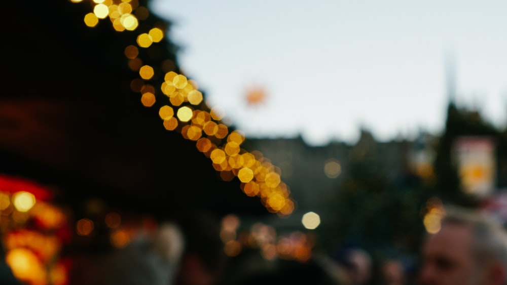 a blurry photo of a crowd of people