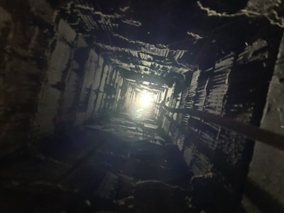 Side view of a deep core hole reaching 80 cm for ventilation.