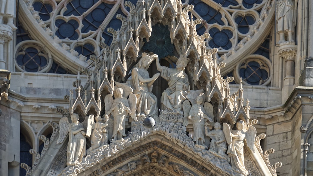 Cathédrale en béton gris