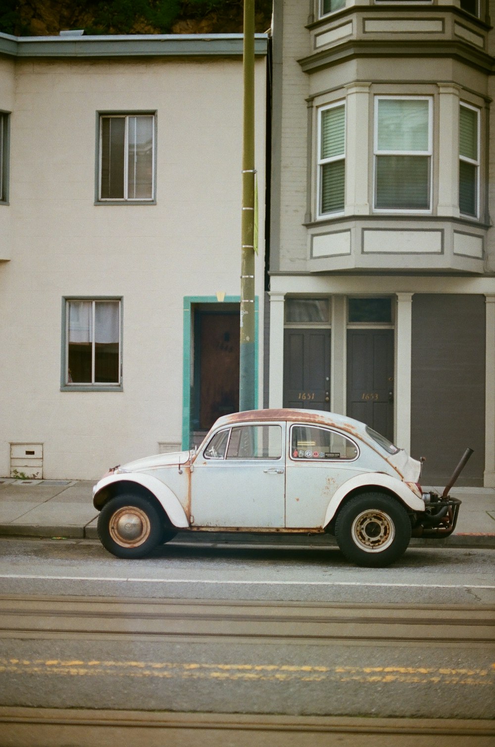 white Volkswagen Beetle car