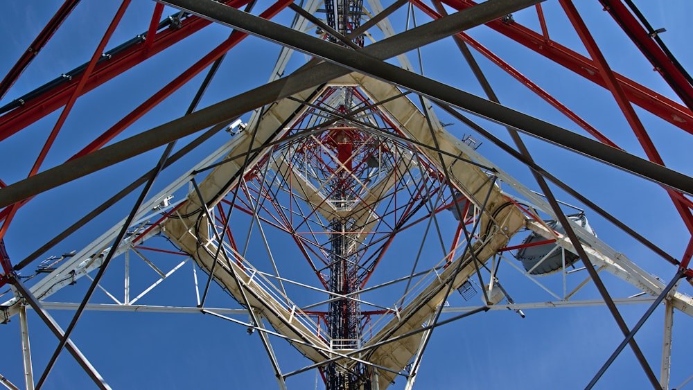 Torre blanca y roja