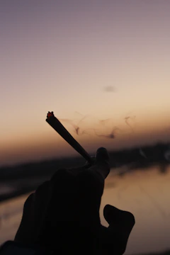 A calm sunrise symbolizing a fresh start on quitting smoking gradually.