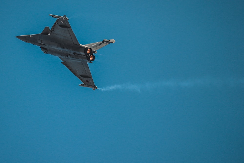 gray and brown plane flying on sky