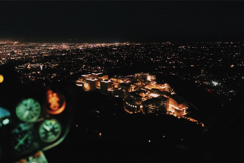 Blick auf die Stadt bei Nacht