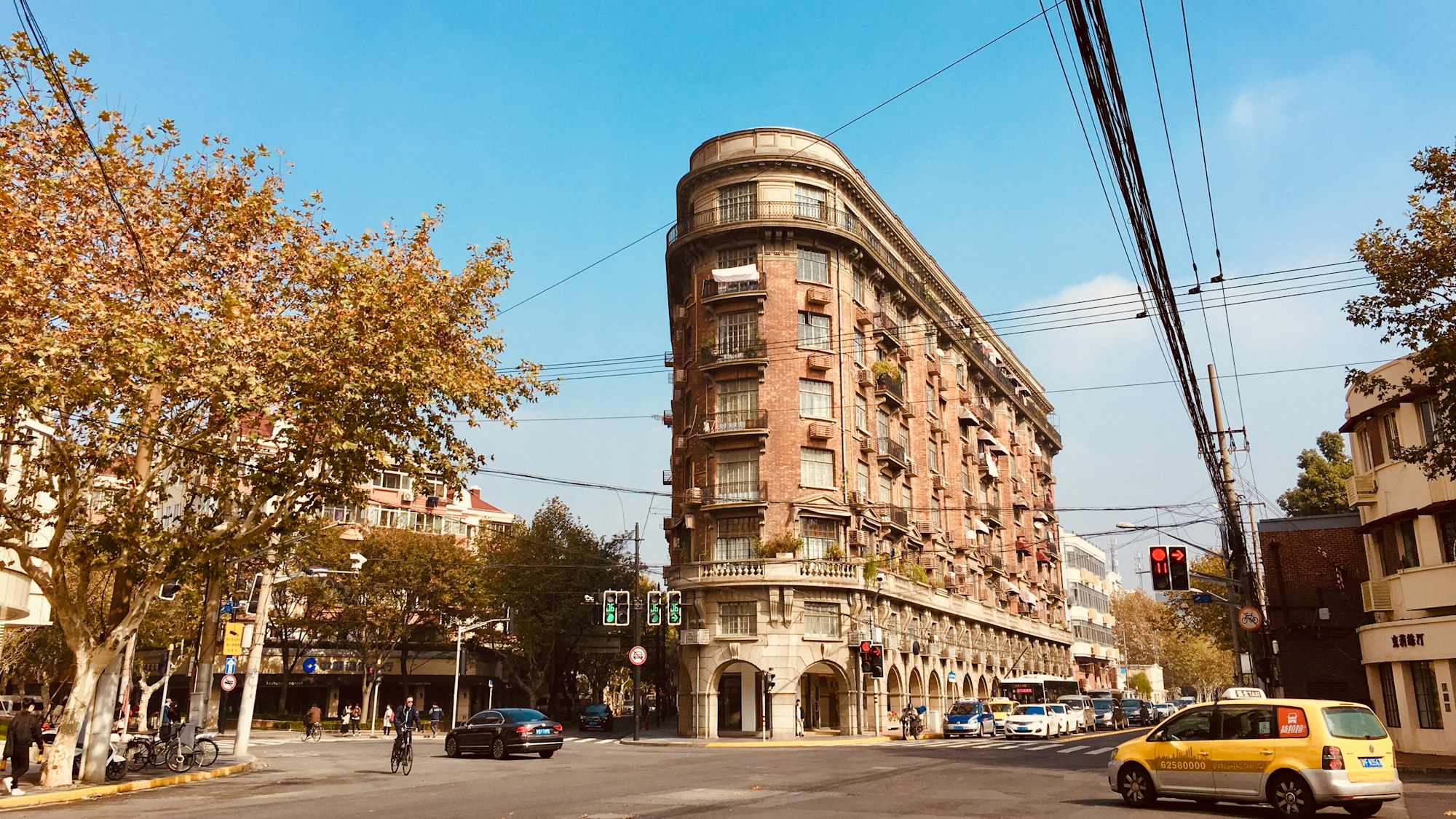 This photo of Wukang Mansion, SH, was taken at the crossroad of Huaihai Middle Road and Wukang Road. The filter made it so nostalgic, plus the yellow cab that ran into the lens.