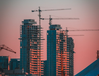 gray building crane photo during sunset