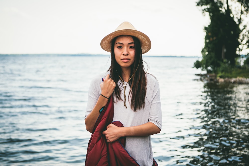 woman wearing brown hat