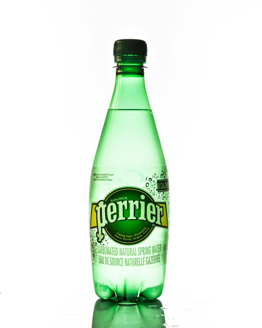 grüne \Perrier Trinkflasche aus Glas