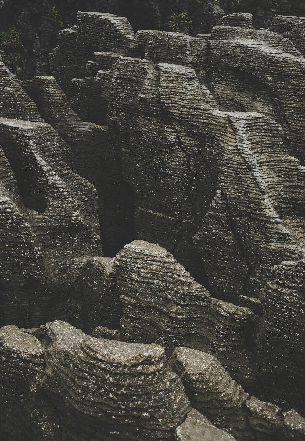 formazione rocciosa grigia