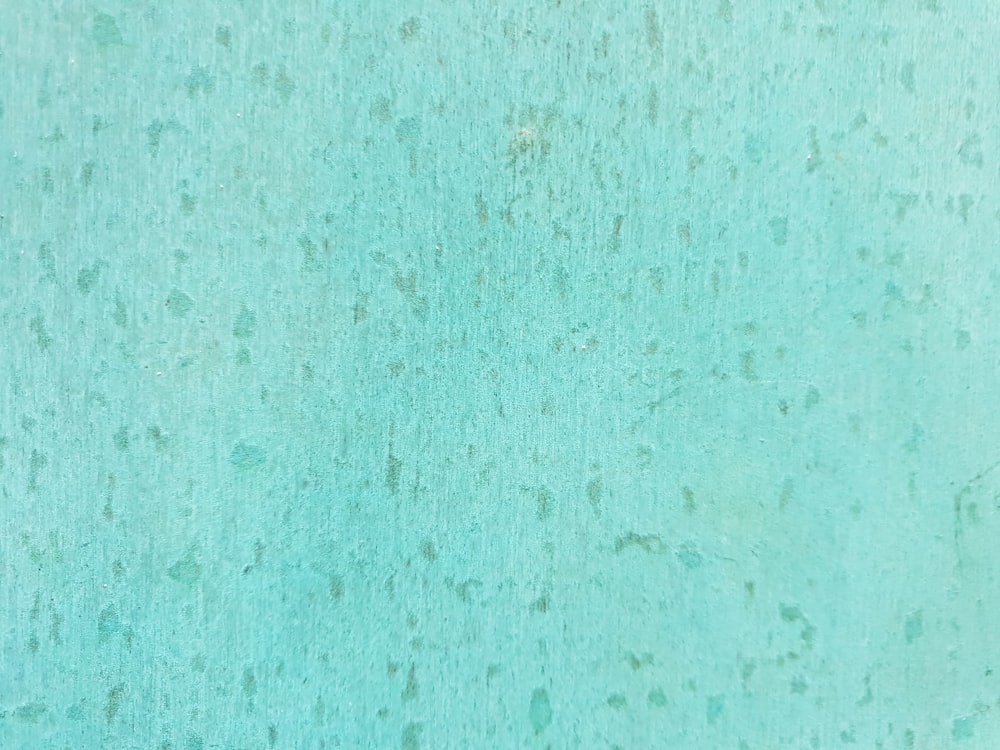 Eine Nahaufnahme einer Wand mit blauer Farbe