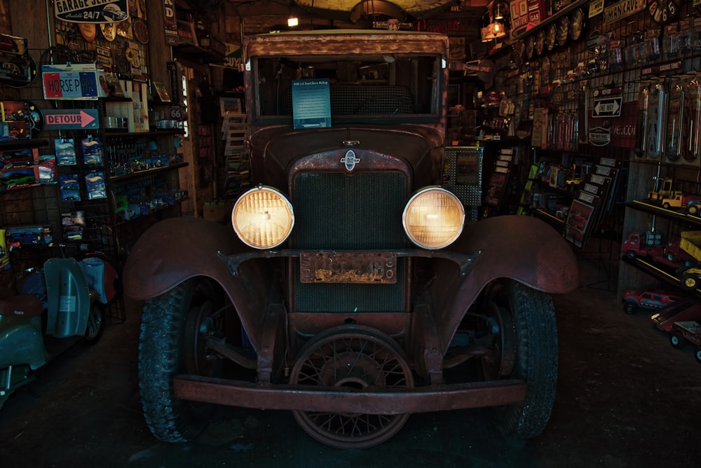 voiture de collection marron