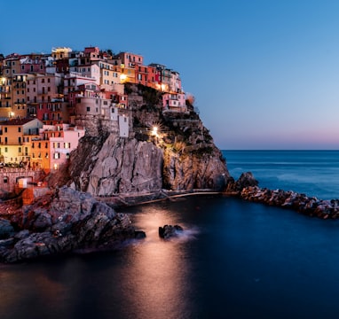 cinque terre at night vacanza mare italy