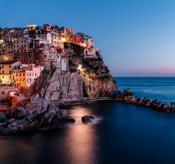 cinque terre at night vacanza mare italy