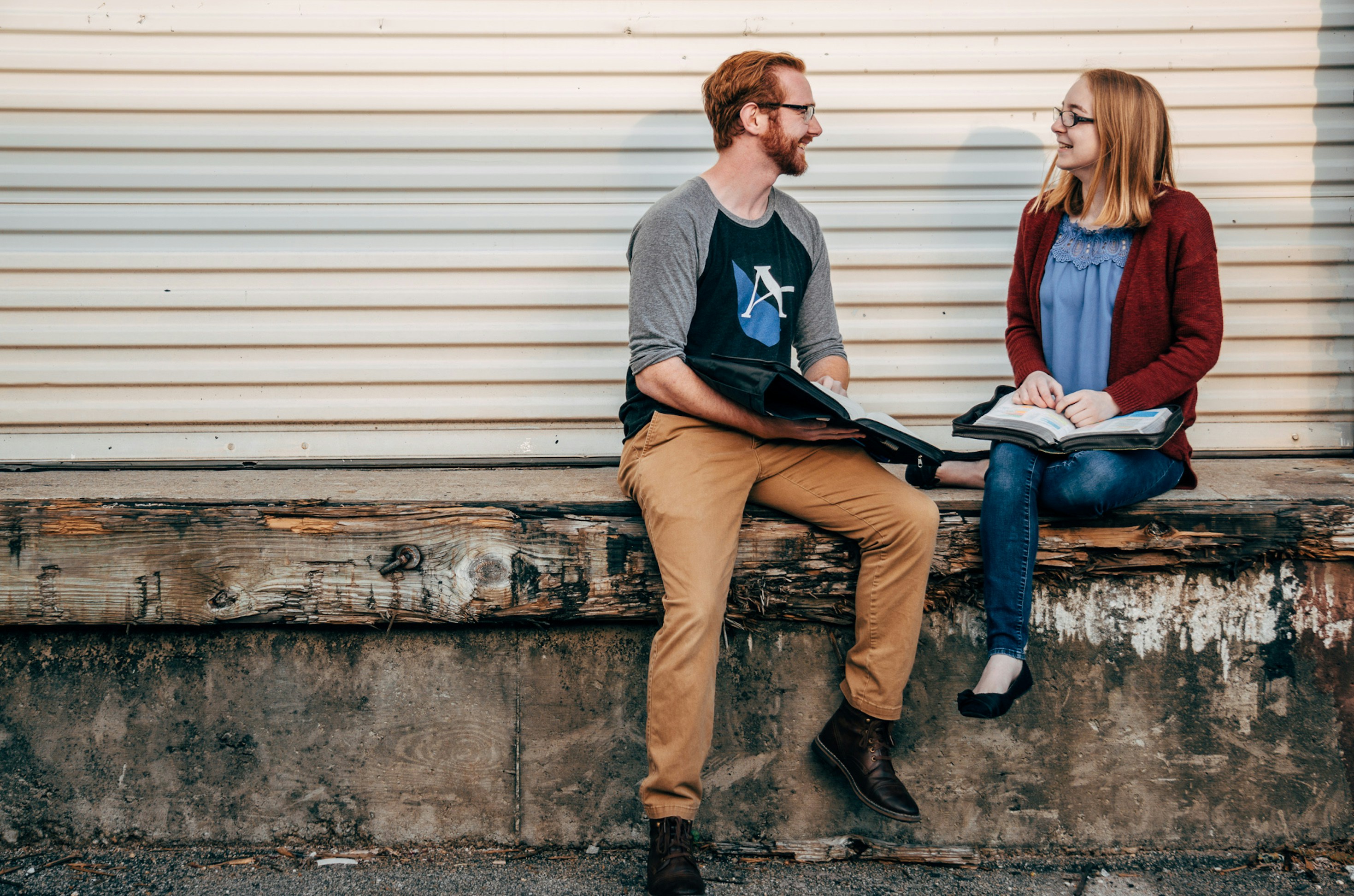 Can You Share Insights on Decoding Body Language Cues During a Date?