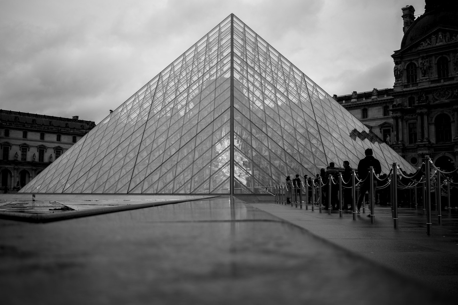 Nikon D5600 + Nikon AF-S DX Nikkor 18-55mm F3.5-5.6G II sample photo. The louvre museum, france photography